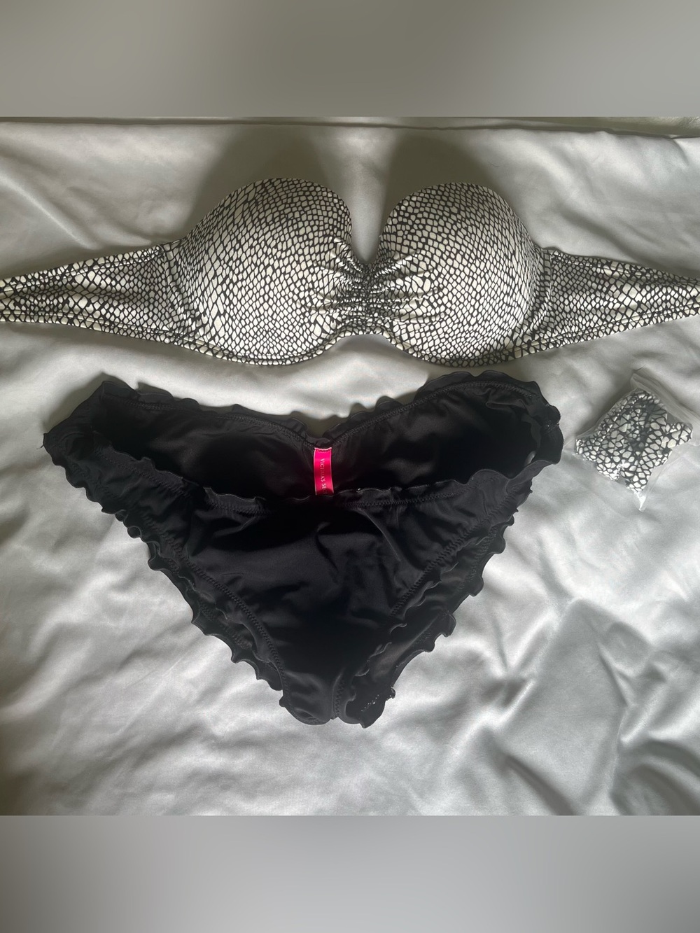 Victoria's Secret Swim. Ruffle Cheeky Bottom in Large, Strapless/strap top 36C